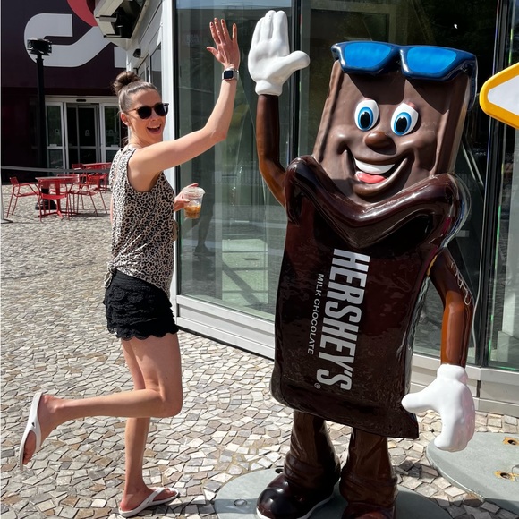 💝Hi, I’m Rachel! Happy Poshing💝 - Picture 2 of 16